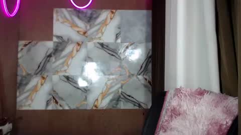 Snapshot of hotmorena_finger chatting on 05.19.26 Analiza online show from 05.19.26
