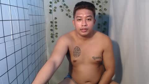 Snapshot of hotnielkhalifa chatting on 11.25.25 neilkhalifa online show from 11.25.25