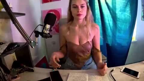 Snapshot of hotprincess2hot chatting on 12.19.25 hotprincess2hot online show from 12.19.25