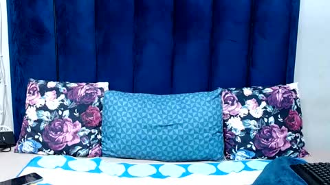 hotsmalltitsx online show from 06.19.26