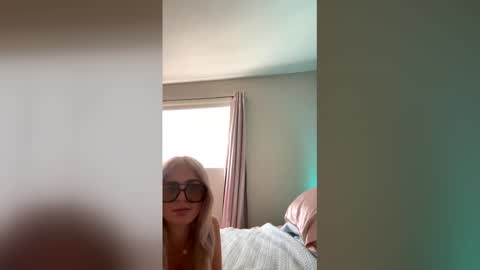 Snapshot of hott7malibu chatting on 04.10.26 hott7malibu online show from 04.10.26