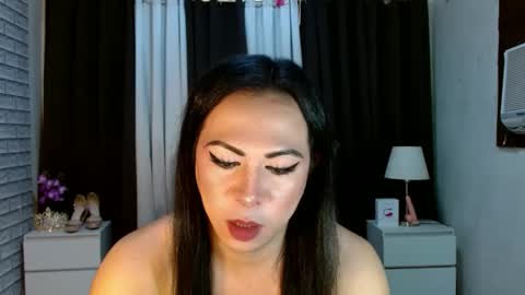 Snapshot of hott_summerr chatting on 01.08.25 Alex Summer online show from 01.08.25