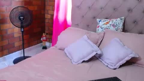 victorya karolyna online show from 11.25.25