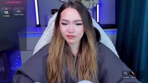 hello Im Eva online show from 11.10.25