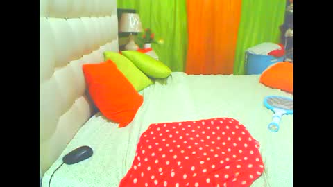 Snapshot of hottesa2019 chatting on 02.09.25 THEONE online show from 02.09.25