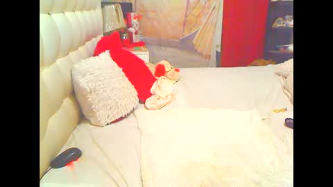 Snapshot of hottesa2019 chatting on 09.22.25 THEONE online show from 09.22.25