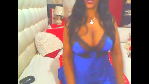 Snapshot of hottesa2019 chatting on 11.08.25 THEONE online show from 11.08.25