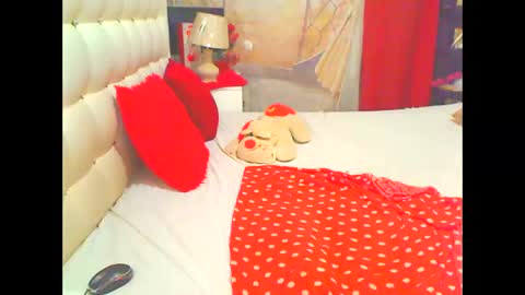 Snapshot of hottesa2019 chatting on 11.15.25 THEONE online show from 11.15.25