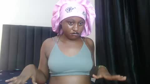 Snapshot of hottie_ebonie chatting on 07.05.26 Ella online show from 07.05.26