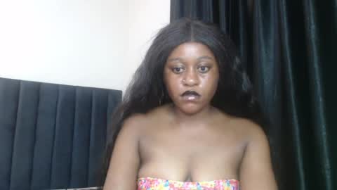 Snapshot of hottie_ebonie chatting on 07.13.26 Ella online show from 07.13.26