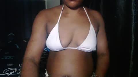 Snapshot of hottie_ebonie chatting on 07.16.26 Ella online show from 07.16.26
