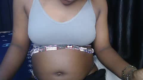 Snapshot of hottie_ebonie chatting on 07.25.26 Ella online show from 07.25.26