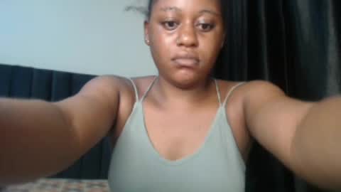 Snapshot of hottie_ebonie chatting on 07.30.26 Ella online show from 07.30.26
