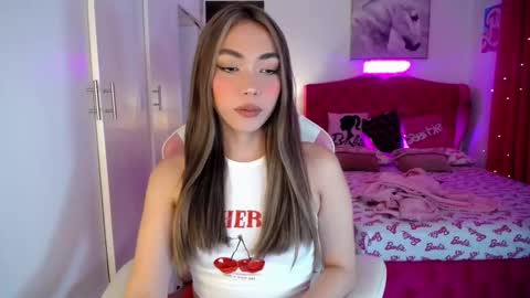 Snapshot of hottie_lexie chatting on 10.18.25 LEXIE- dont forget to give me thumbs up online show from 10.18.25