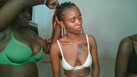 hottie_mistie online show from 04.30.26