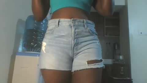 Snapshot of hottie_vera chatting on 10.06.25 vera online show from 10.06.25