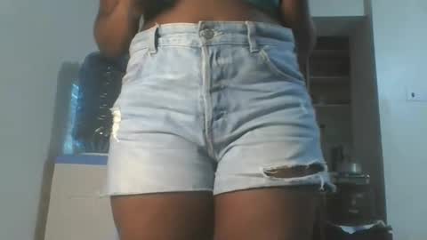 Snapshot of hottie_vera chatting on 10.12.25 vera online show from 10.12.25