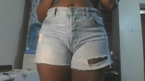 Snapshot of hottie_vera chatting on 10.18.25 vera online show from 10.18.25