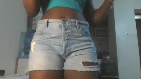 Snapshot of hottie_vera chatting on 10.31.25 vera online show from 10.31.25