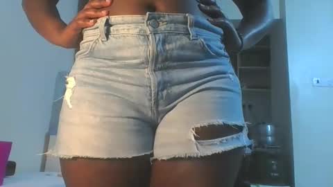 Snapshot of hottie_vera chatting on 11.08.25 vera online show from 11.08.25