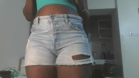 Snapshot of hottie_vera chatting on 11.13.25 vera online show from 11.13.25