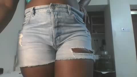 Snapshot of hottie_vera chatting on 11.17.25 vera online show from 11.17.25