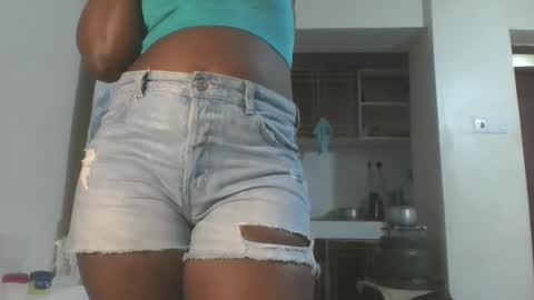 Snapshot of hottie_vera chatting on 11.25.25 vera online show from 11.25.25