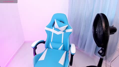 Snapshot of hottie_veronica chatting on 01.21.25 Veronica independent model online show from 01.21.25