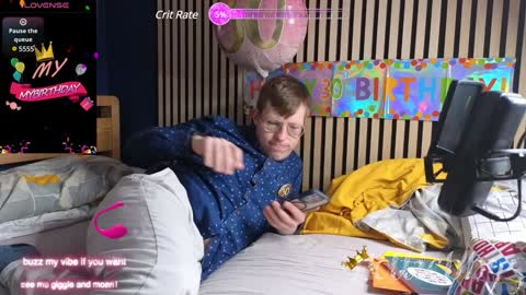 Snapshot of hottiebb95 chatting on 02.02.25 Roberts stones online show from 02.02.25