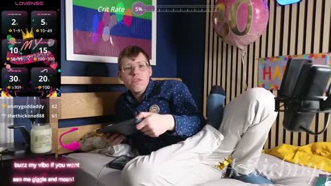 Snapshot of hottiebb95 chatting on 02.02.25 Roberts stones online show from 02.02.25