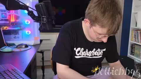 Snapshot of hottiebb95 chatting on 02.20.25 Roberts stones online show from 02.20.25