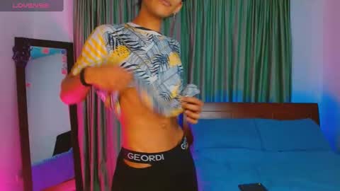 Snapshot of hottieboycrazy chatting on 03.04.25 stiven online show from 03.04.25