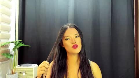 Snapshot of hottieelijah760282 chatting on 11.28.25 Maxine online show from 11.28.25