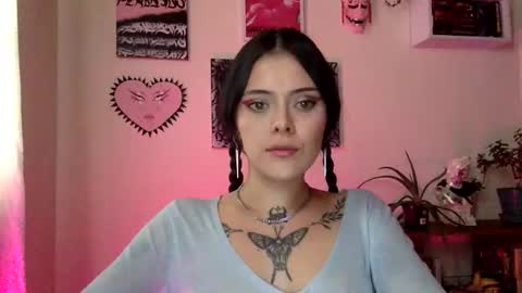 Snapshot of hottietat4u chatting on 11.13.25 Tat online show from 11.13.25