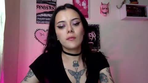 Snapshot of hottietat4u chatting on 11.28.25 Tat online show from 11.28.25