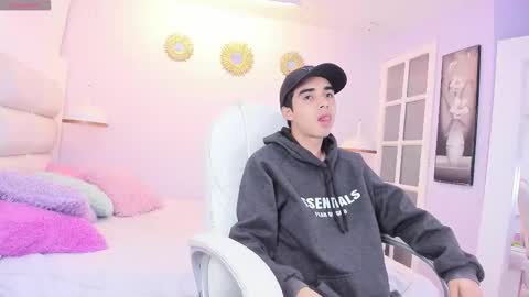 hottiie_guy online show from 11.12.25