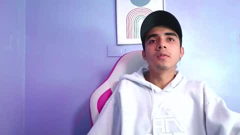 hottiie_guy online show from 11.17.25