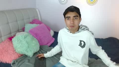 hottiie_guy online show from 11.22.25