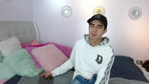 hottiie_guy online show from 11.28.25
