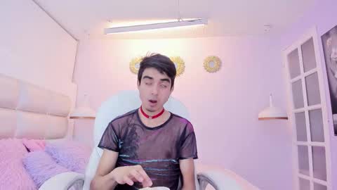 hottiie_guy online show from 12.05.25