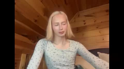 Snapshot of hottransgirlie chatting on 11.18.25 HotTransGirlie online show from 11.18.25