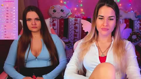 Snapshot of hotty_girls_here chatting on 01.11.25 Ivanna and Jessica online show from 01.11.25