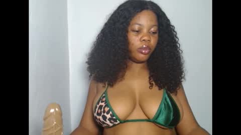 hotty_lora889 online show from 10.15.25