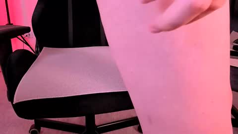 Nessie and Jessie online show from 12.13.24