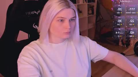 Nessie and Jessie online show from 02.18.25