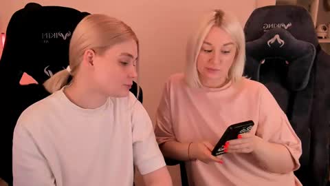 Nessie and Jessie online show from 03.06.25