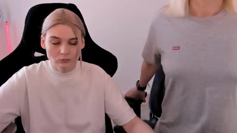 Nessie and Jessie online show from 03.09.25