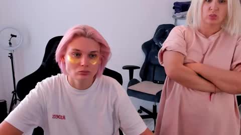 Nessie and Jessie online show from 10.04.25