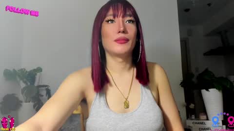 Snapshot of hottycrishinaxx chatting on 02.15.25 crishinahotty online show from 02.15.25