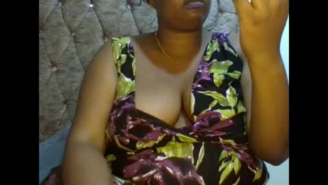 hotzoey10 online show from 04.25.26